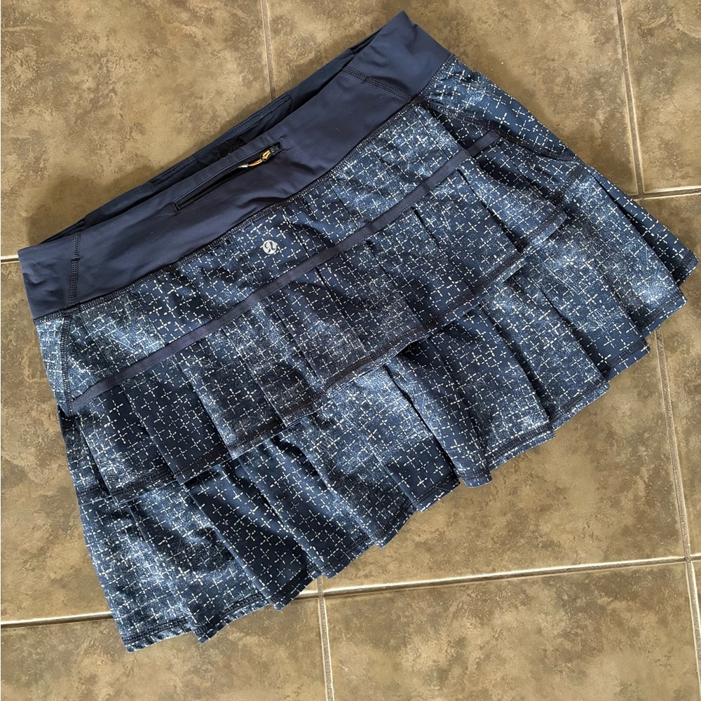 lululemon athletica Navy Patterned athletic Mini Skirt w/ built in bike shorts